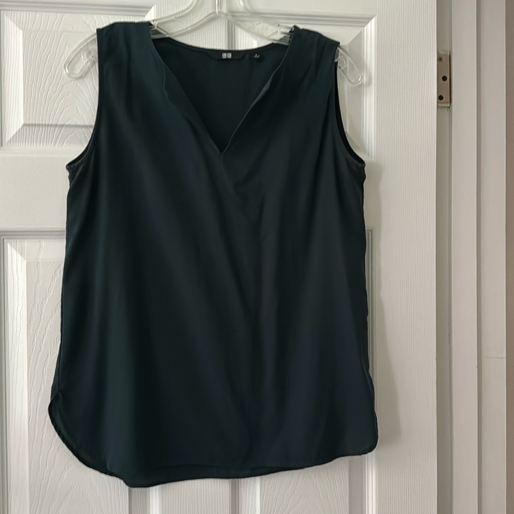 dark green small uniqlo tank top